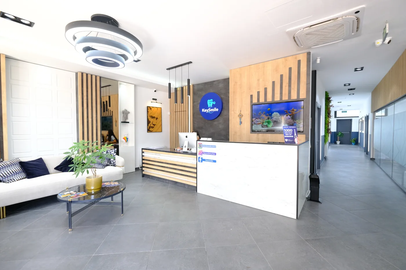 Empfang der Key Smile Klinik in Bornova, İzmir 13