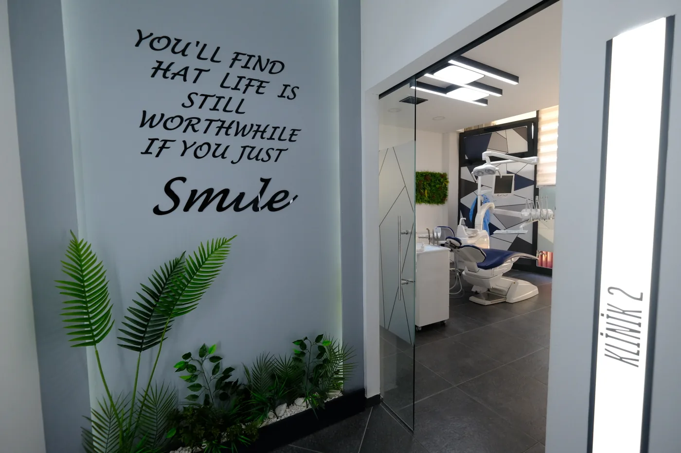 Empfang der Key Smile Klinik in Bornova, İzmir 19