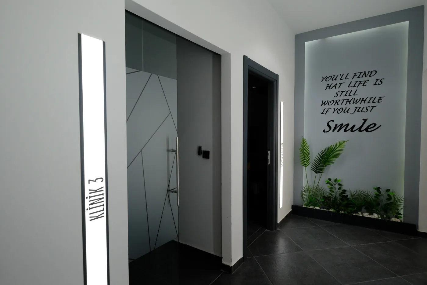 Empfang der Key Smile Klinik in Bornova, İzmir 20